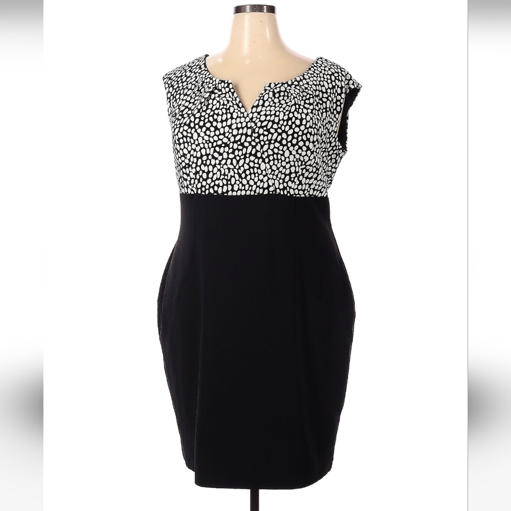 London Times Sheath Dress Sexy but Professional